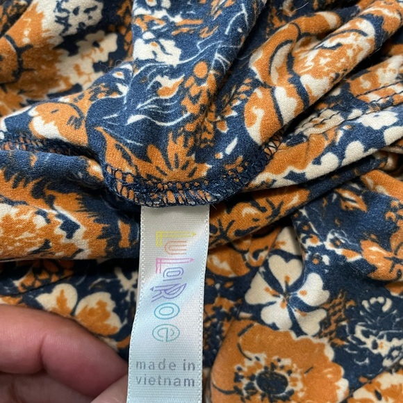 Leggings 🌻🌻 4 for $25 bundle🌻🌻 - Picture 2 of 2